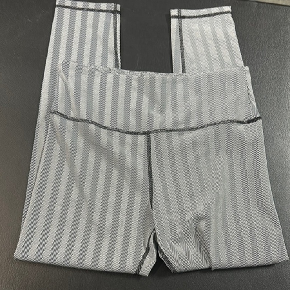 Zyia Stylish Black and White , gray striped performance Leggings size 8 - 10